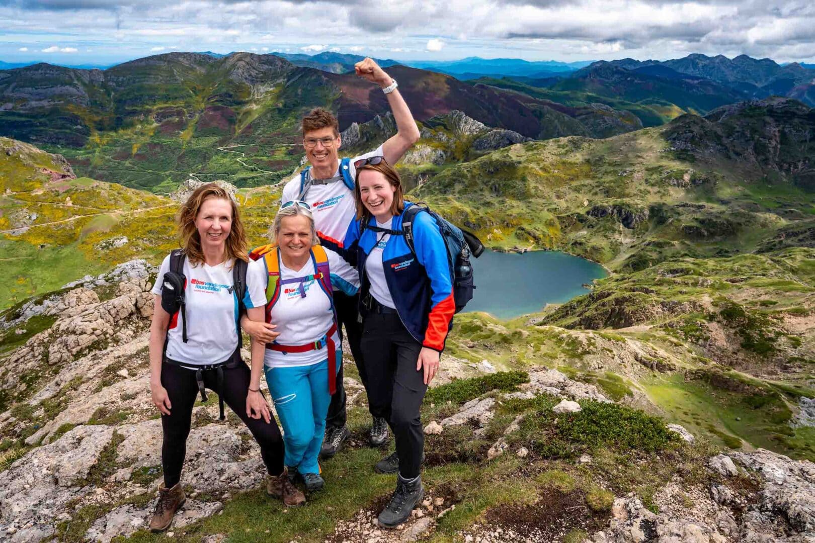 Op de top van de berg tijdens de hike challenge