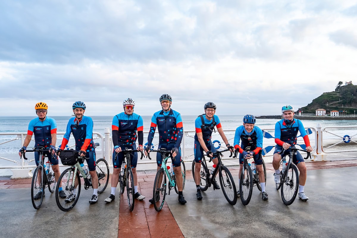 Laurens met de fietsgroep in Spanje in 2025